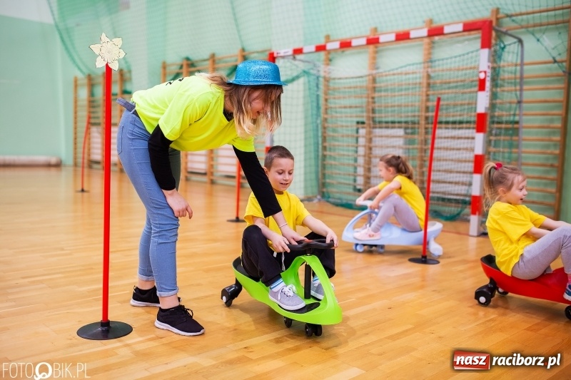 Zdjęcie w galerii na portalu naszraciborz.pl: Raciborscy przedszkolacy powitali wiosnę na sportowo wiadomości z regionu