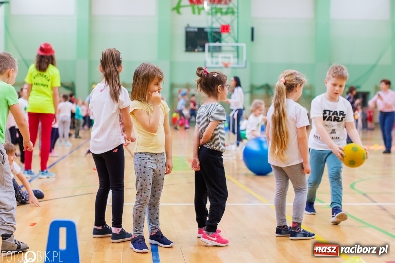 Zdjęcie w galerii na portalu naszraciborz.pl: Raciborscy przedszkolacy powitali wiosnę na sportowo wiadomości z regionu