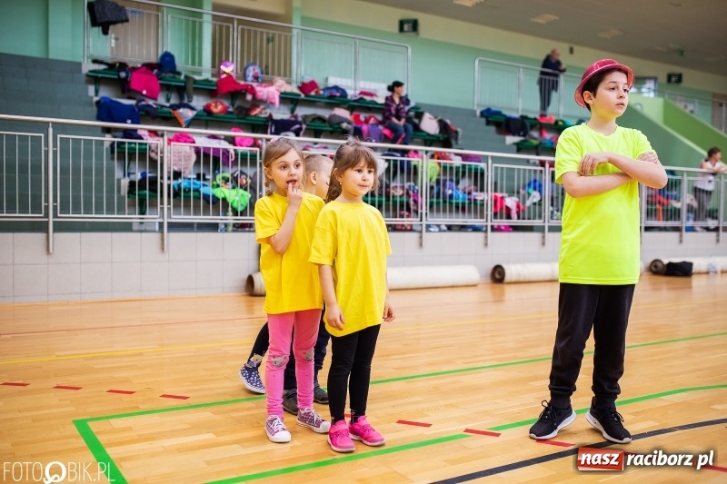 Zdjęcie w galerii na portalu naszraciborz.pl: Raciborscy przedszkolacy powitali wiosnę na sportowo wiadomości z regionu