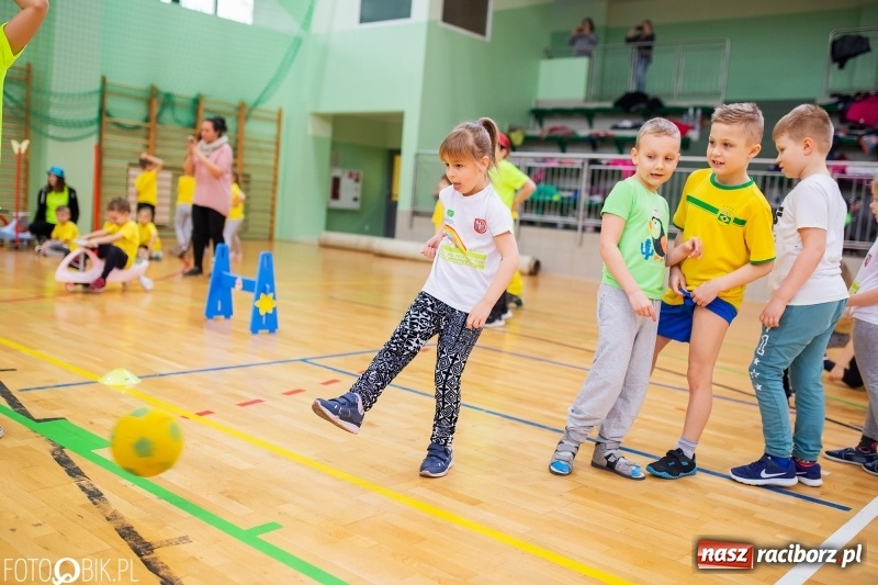 Zdjęcie w galerii na portalu naszraciborz.pl: Raciborscy przedszkolacy powitali wiosnę na sportowo wiadomości z regionu