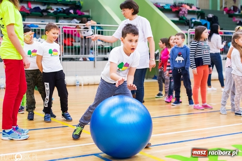 Zdjęcie w galerii na portalu naszraciborz.pl: Raciborscy przedszkolacy powitali wiosnę na sportowo wiadomości z regionu