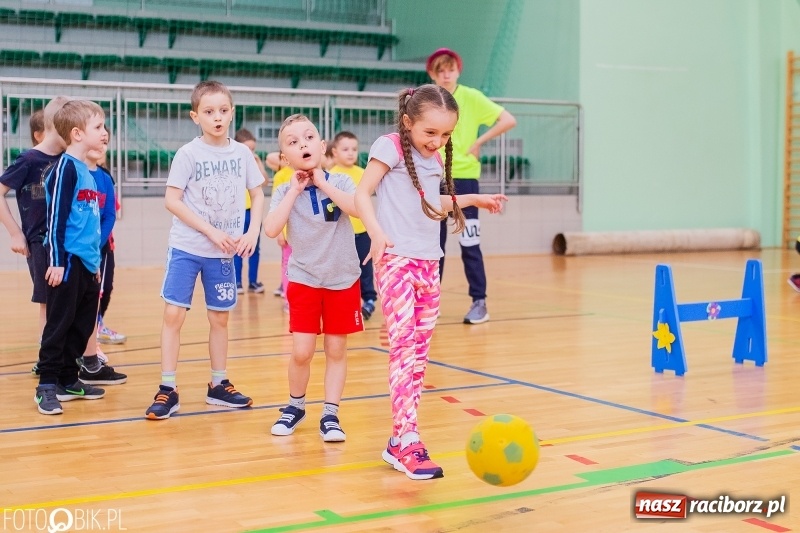 Zdjęcie w galerii na portalu naszraciborz.pl: Raciborscy przedszkolacy powitali wiosnę na sportowo wiadomości z regionu