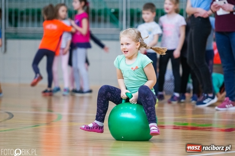Zdjęcie w galerii na portalu naszraciborz.pl: Raciborscy przedszkolacy powitali wiosnę na sportowo wiadomości z regionu