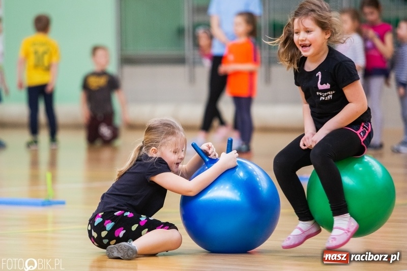 Zdjęcie w galerii na portalu naszraciborz.pl: Raciborscy przedszkolacy powitali wiosnę na sportowo wiadomości z regionu