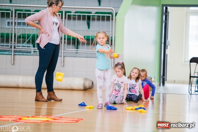 Zdjęcie w galerii na portalu naszraciborz.pl: Raciborscy przedszkolacy powitali wiosnę na sportowo wiadomości z regionu