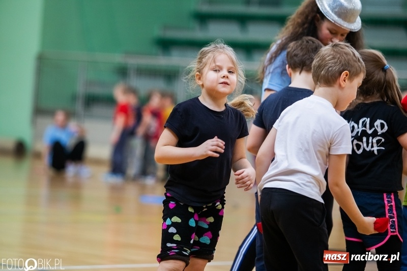 Zdjęcie w galerii na portalu naszraciborz.pl: Raciborscy przedszkolacy powitali wiosnę na sportowo wiadomości z regionu