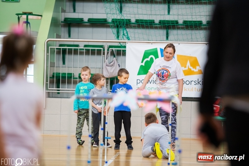 Zdjęcie w galerii na portalu naszraciborz.pl: Raciborscy przedszkolacy powitali wiosnę na sportowo wiadomości z regionu