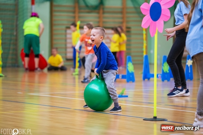 Zdjęcie w galerii na portalu naszraciborz.pl: Raciborscy przedszkolacy powitali wiosnę na sportowo wiadomości z regionu
