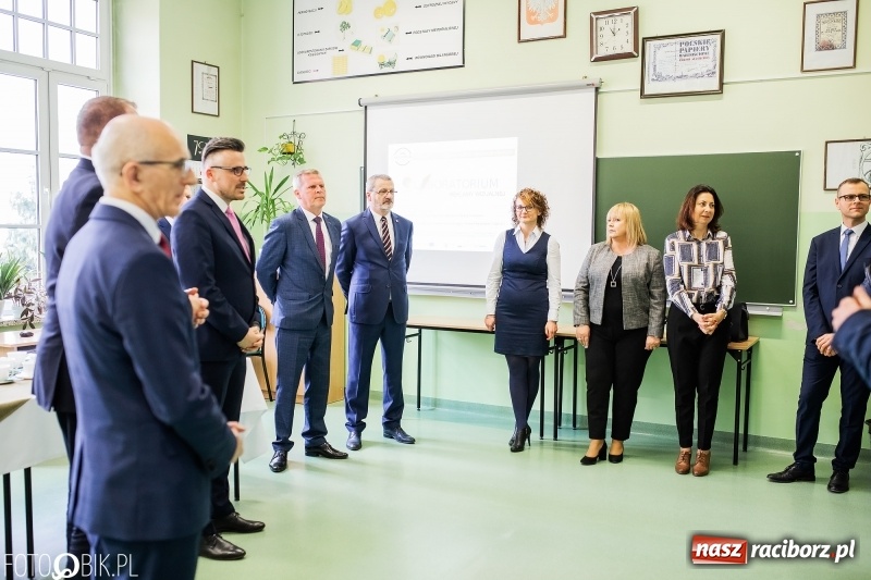Zdjęcie w galerii na portalu naszraciborz.pl: Raciborski Ekonomik ma laboratorium reklamy wiadomości z regionu