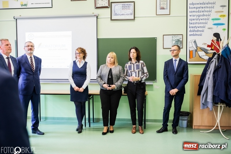 Zdjęcie w galerii na portalu naszraciborz.pl: Raciborski Ekonomik ma laboratorium reklamy wiadomości z regionu