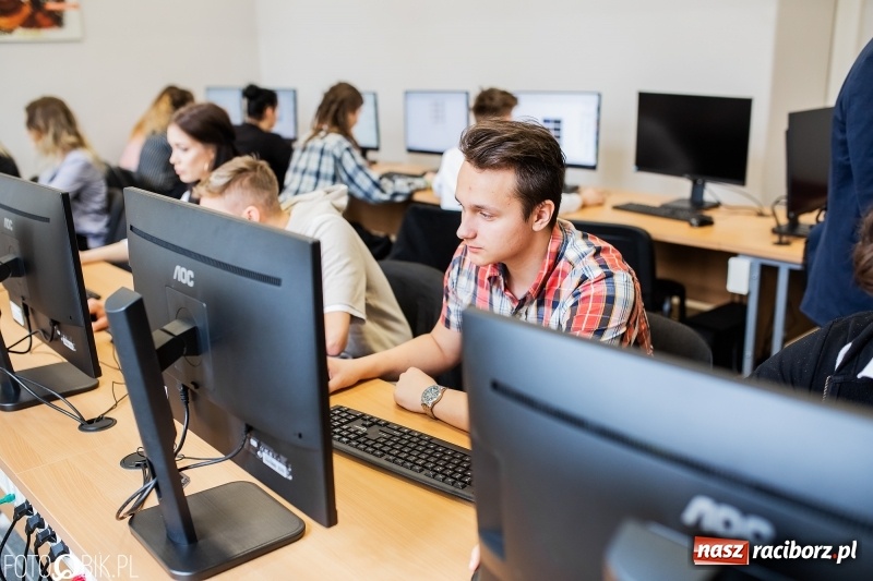 Zdjęcie w galerii na portalu naszraciborz.pl: Raciborski Ekonomik ma laboratorium reklamy wiadomości z regionu