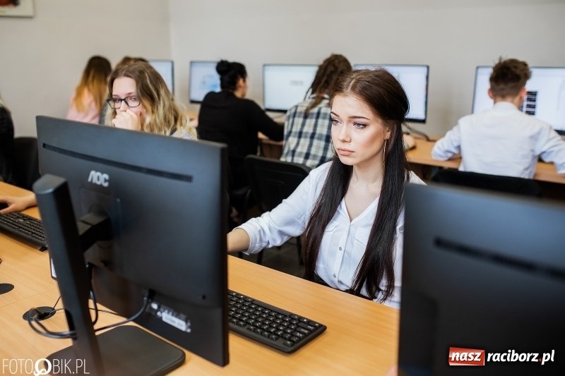 Zdjęcie w galerii na portalu naszraciborz.pl: Raciborski Ekonomik ma laboratorium reklamy wiadomości z regionu