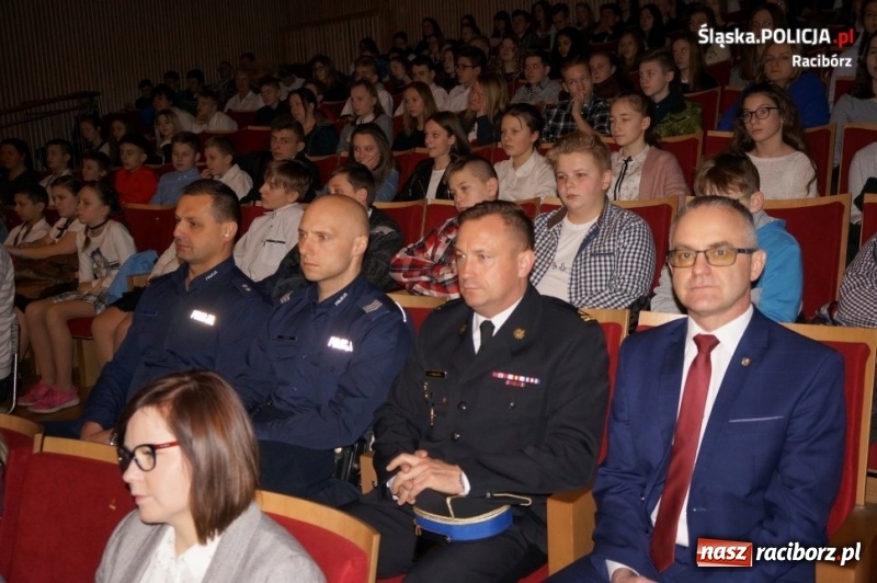 Zdjęcie w galerii na portalu naszraciborz.pl: Czy czujemy się bezpiecznie? Debata Oksfordzka w Kuźni Raciborskiej wiadomości z regionu