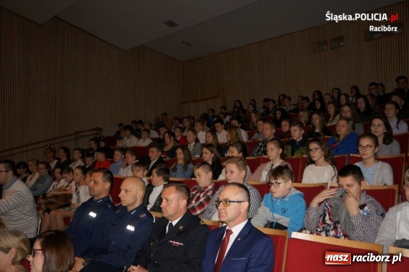 Zdjęcie w galerii na portalu naszraciborz.pl: Czy czujemy się bezpiecznie? Debata Oksfordzka w Kuźni Raciborskiej wiadomości z regionu