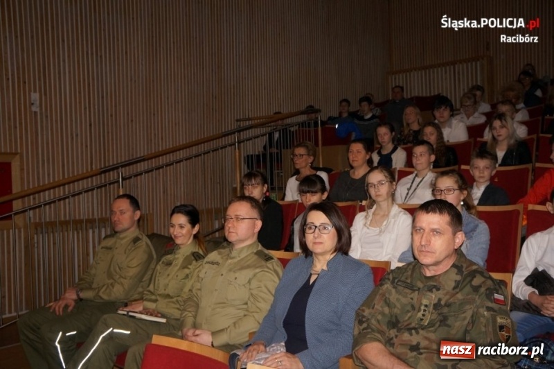 Zdjęcie w galerii na portalu naszraciborz.pl: Czy czujemy się bezpiecznie? Debata Oksfordzka w Kuźni Raciborskiej wiadomości z regionu