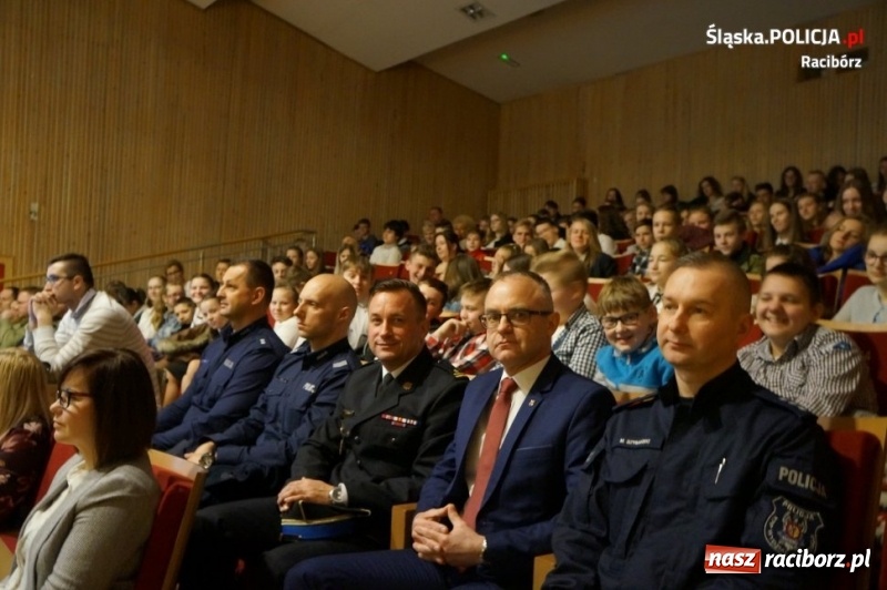 Zdjęcie w galerii na portalu naszraciborz.pl: Czy czujemy się bezpiecznie? Debata Oksfordzka w Kuźni Raciborskiej wiadomości z regionu
