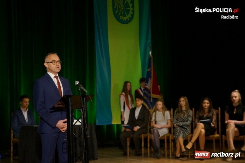 Zdjęcie w galerii na portalu naszraciborz.pl: Czy czujemy się bezpiecznie? Debata Oksfordzka w Kuźni Raciborskiej wiadomości z regionu