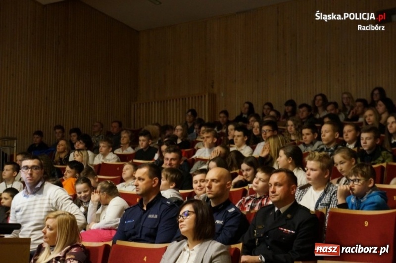 Zdjęcie w galerii na portalu naszraciborz.pl: Czy czujemy się bezpiecznie? Debata Oksfordzka w Kuźni Raciborskiej wiadomości z regionu
