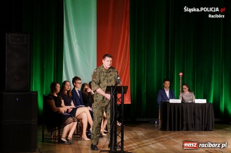 Zdjęcie w galerii na portalu naszraciborz.pl: Czy czujemy się bezpiecznie? Debata Oksfordzka w Kuźni Raciborskiej wiadomości z regionu