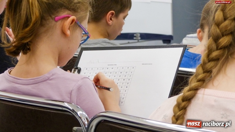 Zdjęcie w galerii na portalu naszraciborz.pl: Światowy Dzień Wody z raciborskim ZWiK w bibliotece wiadomości z regionu