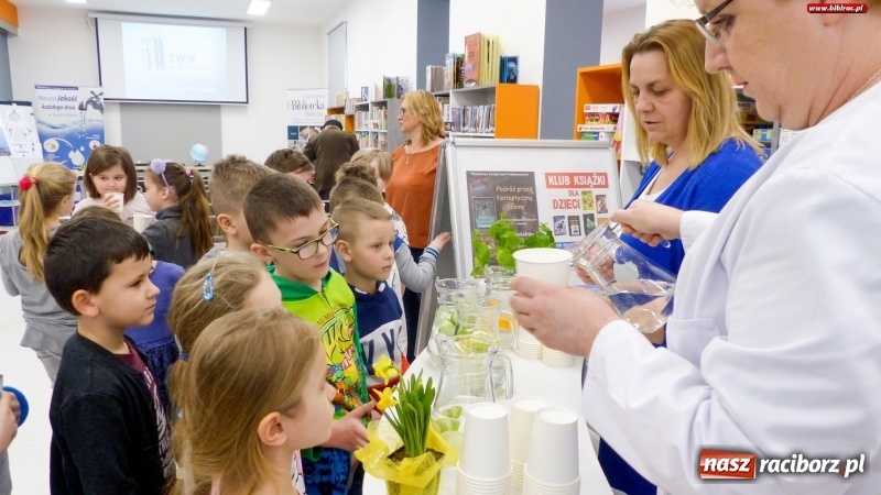 Zdjęcie w galerii na portalu naszraciborz.pl: Światowy Dzień Wody z raciborskim ZWiK w bibliotece wiadomości z regionu