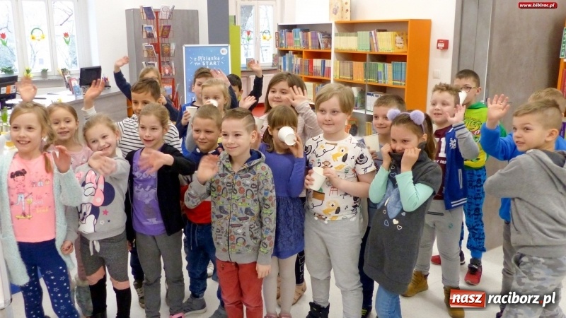 Zdjęcie w galerii na portalu naszraciborz.pl: Światowy Dzień Wody z raciborskim ZWiK w bibliotece wiadomości z regionu