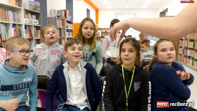 Zdjęcie w galerii na portalu naszraciborz.pl: Światowy Dzień Wody z raciborskim ZWiK w bibliotece wiadomości z regionu