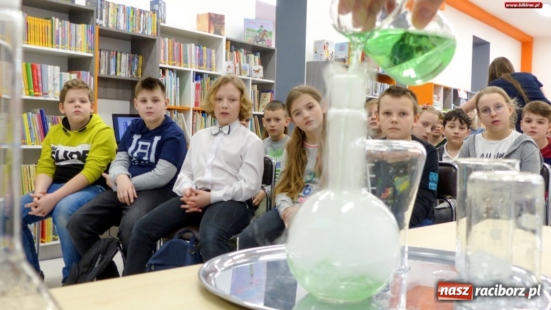 Zdjęcie w galerii na portalu naszraciborz.pl: Światowy Dzień Wody z raciborskim ZWiK w bibliotece wiadomości z regionu