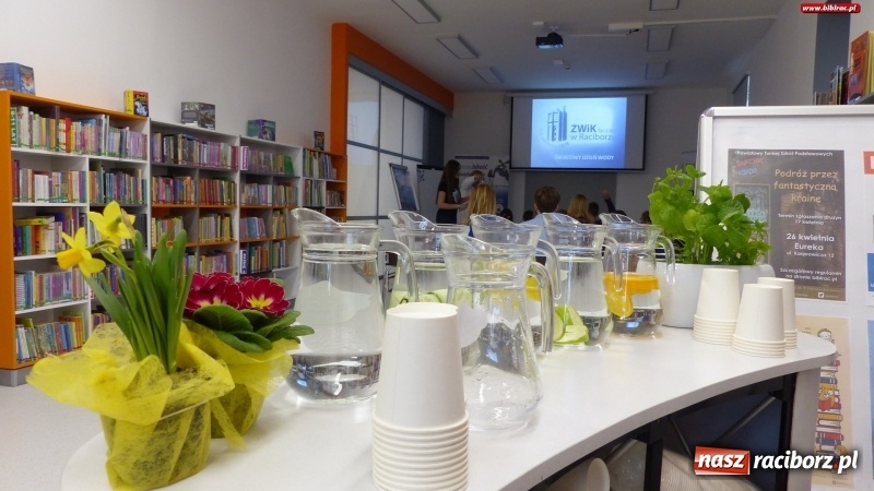 Zdjęcie w galerii na portalu naszraciborz.pl: Światowy Dzień Wody z raciborskim ZWiK w bibliotece wiadomości z regionu
