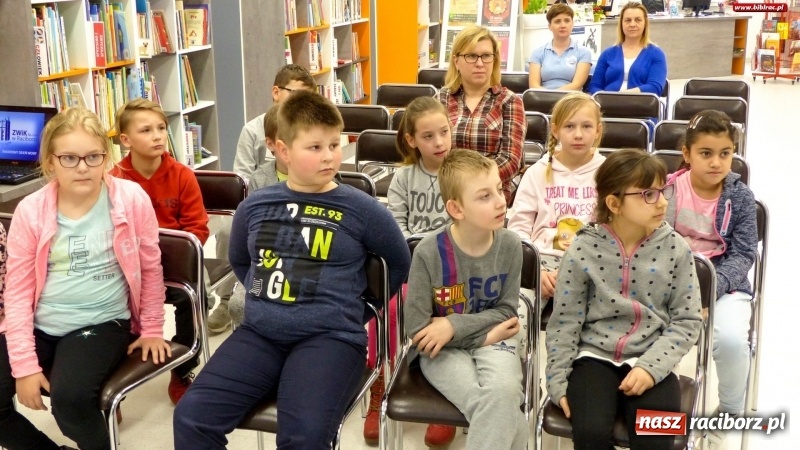 Zdjęcie w galerii na portalu naszraciborz.pl: Światowy Dzień Wody z raciborskim ZWiK w bibliotece wiadomości z regionu