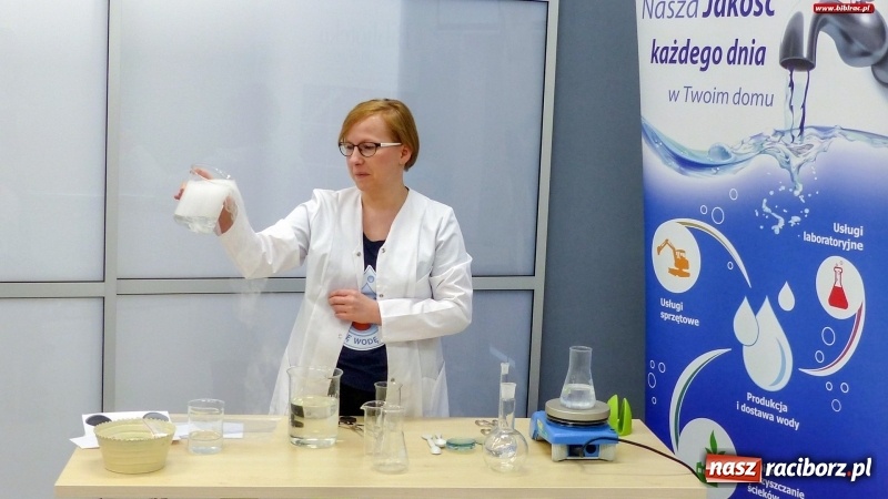 Zdjęcie w galerii na portalu naszraciborz.pl: Światowy Dzień Wody z raciborskim ZWiK w bibliotece wiadomości z regionu