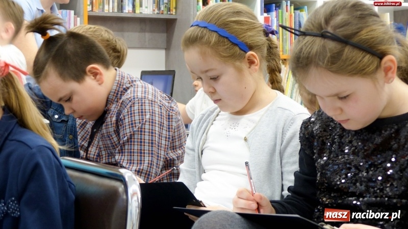 Zdjęcie w galerii na portalu naszraciborz.pl: Światowy Dzień Wody z raciborskim ZWiK w bibliotece wiadomości z regionu