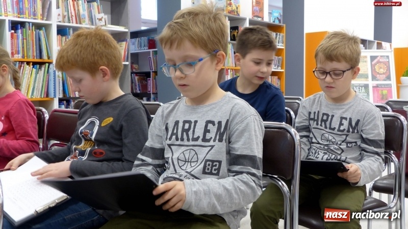 Zdjęcie w galerii na portalu naszraciborz.pl: Światowy Dzień Wody z raciborskim ZWiK w bibliotece wiadomości z regionu