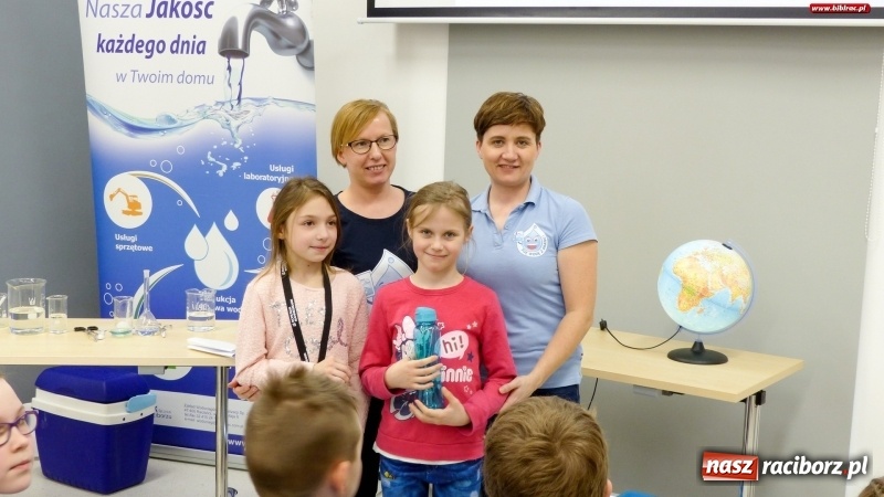 Zdjęcie w galerii na portalu naszraciborz.pl: Światowy Dzień Wody z raciborskim ZWiK w bibliotece wiadomości z regionu