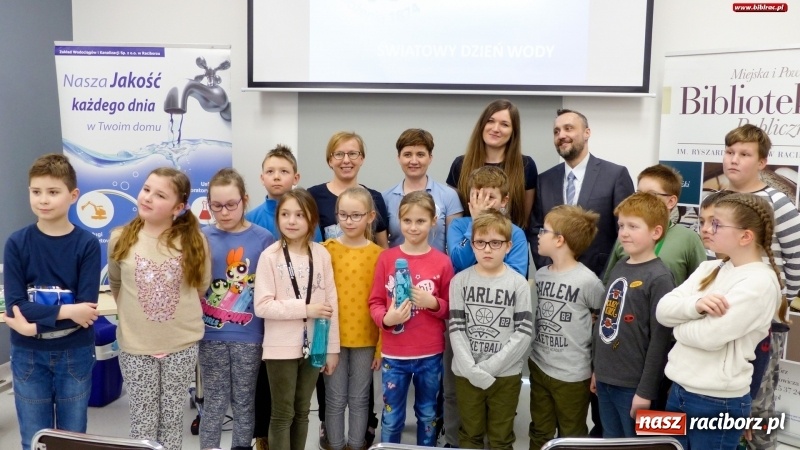 Zdjęcie w galerii na portalu naszraciborz.pl: Światowy Dzień Wody z raciborskim ZWiK w bibliotece wiadomości z regionu