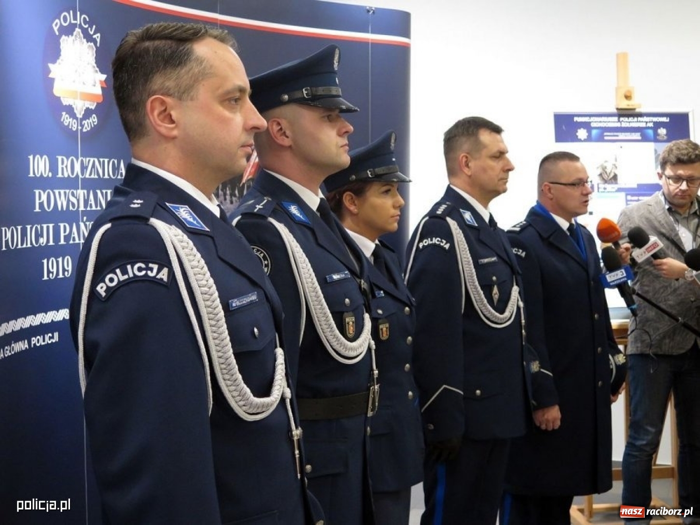 Zdjęcie w galerii na portalu naszraciborz.pl: Nowe mundury na 100-lecie policji [FOTO]  wiadomości z regionu