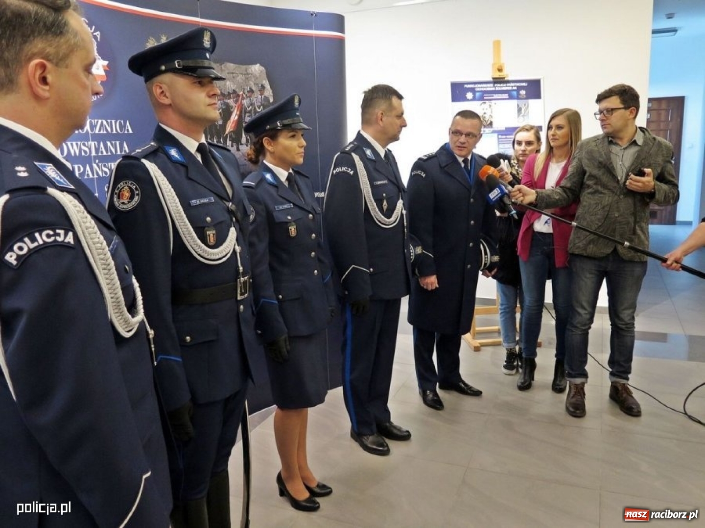 Zdjęcie w galerii na portalu naszraciborz.pl: Nowe mundury na 100-lecie policji [FOTO]  wiadomości z regionu