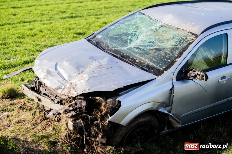 Zdjęcie w galerii na portalu naszraciborz.pl: Pilny komunikat policji w związku z wypadkiem na DW 917  wiadomości z regionu