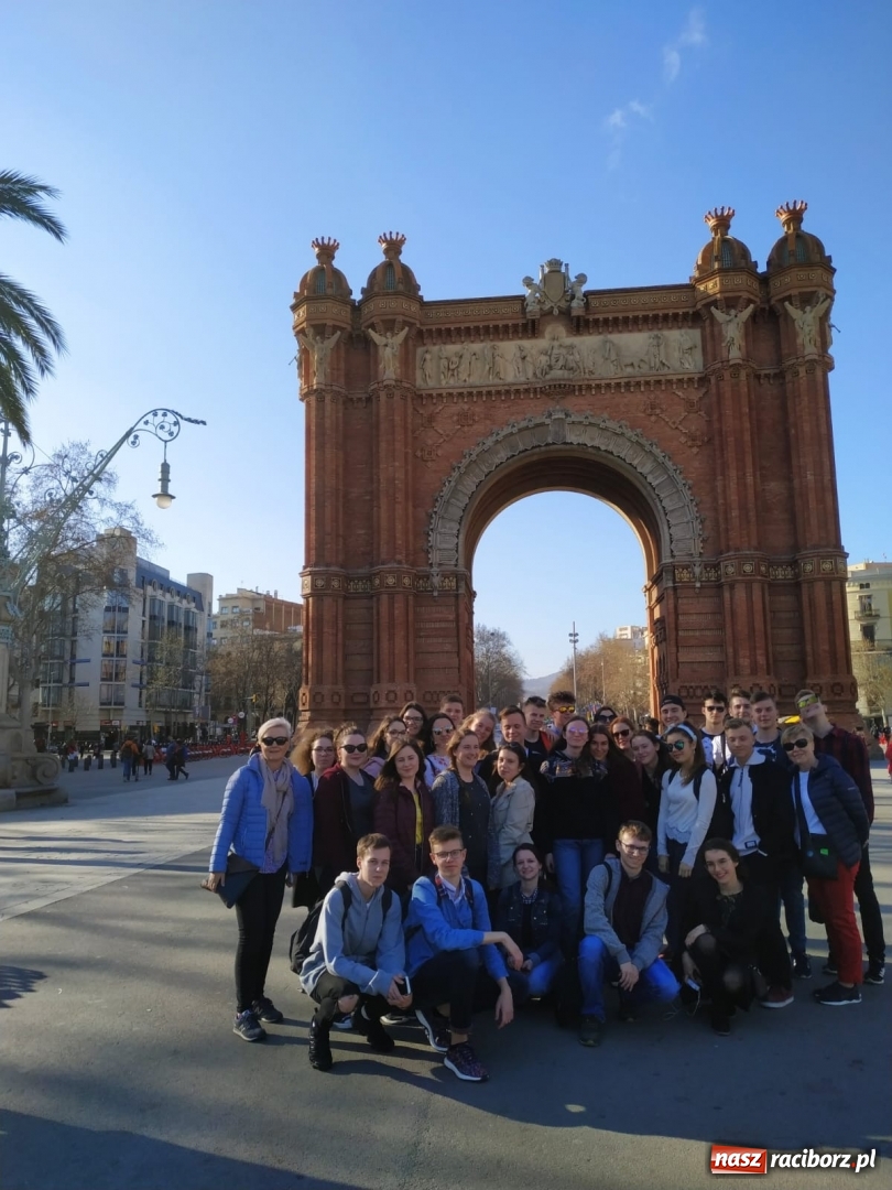 Zdjęcie w galerii na portalu naszraciborz.pl: Z Raciborza do Barcelony. Dekada podróży uczniów II LO [FOTO] wiadomości z regionu