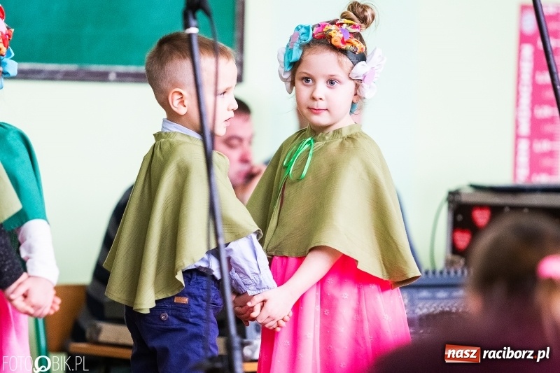 Zdjęcie w galerii na portalu naszraciborz.pl: Kiermasz Wielkanocny w Zespole Szkolno-Przedszkolnym w Borucinie wiadomości z regionu
