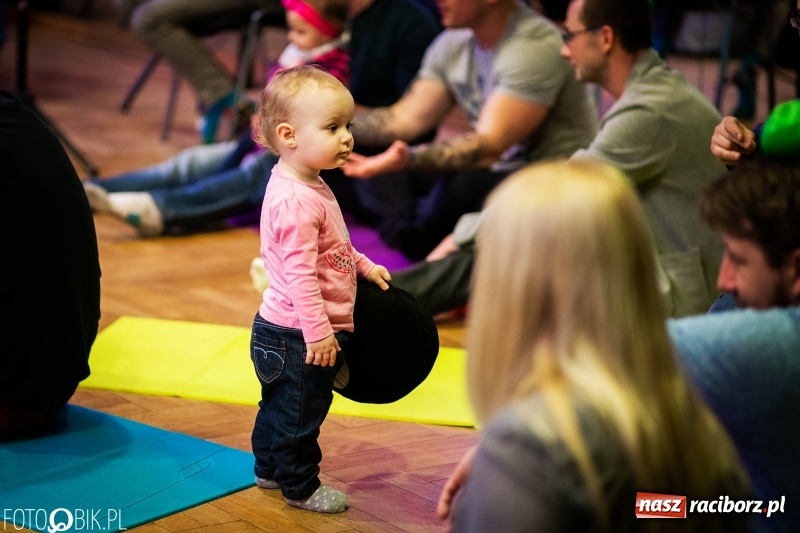 Zdjęcie w galerii na portalu naszraciborz.pl: Tańce świata, czyli Maluchy w Krainie Dźwięku w Raciborskim Centrum Kultury wiadomości z regionu