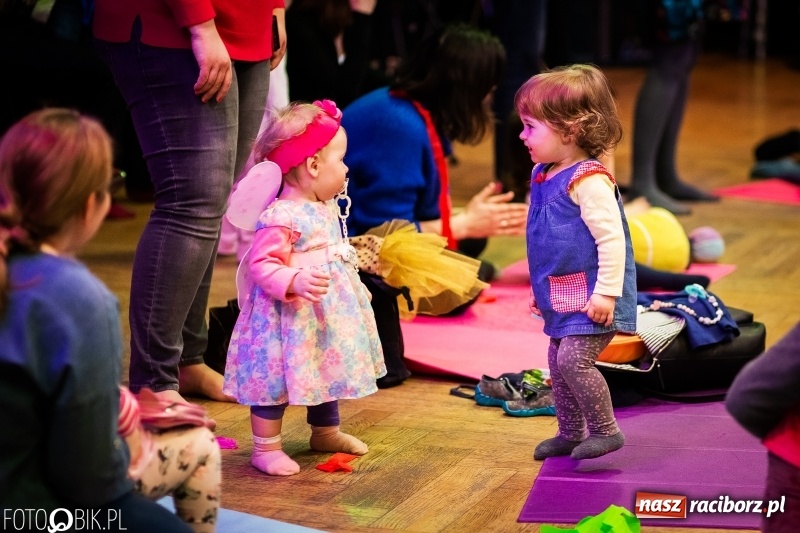 Zdjęcie w galerii na portalu naszraciborz.pl: Tańce świata, czyli Maluchy w Krainie Dźwięku w Raciborskim Centrum Kultury wiadomości z regionu