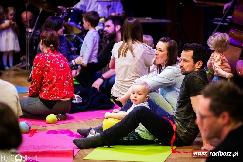 Zdjęcie w galerii na portalu naszraciborz.pl: Tańce świata, czyli Maluchy w Krainie Dźwięku w Raciborskim Centrum Kultury wiadomości z regionu