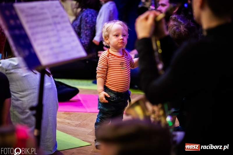 Zdjęcie w galerii na portalu naszraciborz.pl: Tańce świata, czyli Maluchy w Krainie Dźwięku w Raciborskim Centrum Kultury wiadomości z regionu