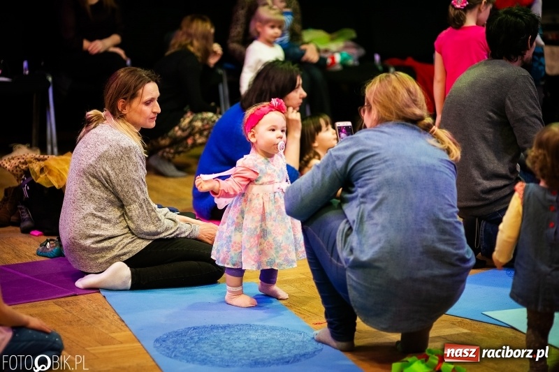 Zdjęcie w galerii na portalu naszraciborz.pl: Tańce świata, czyli Maluchy w Krainie Dźwięku w Raciborskim Centrum Kultury wiadomości z regionu