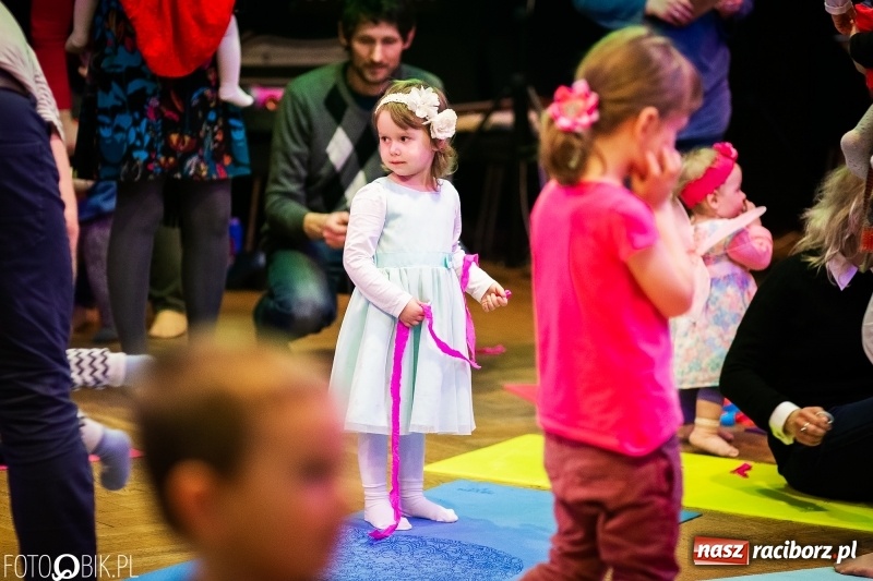 Zdjęcie w galerii na portalu naszraciborz.pl: Tańce świata, czyli Maluchy w Krainie Dźwięku w Raciborskim Centrum Kultury wiadomości z regionu