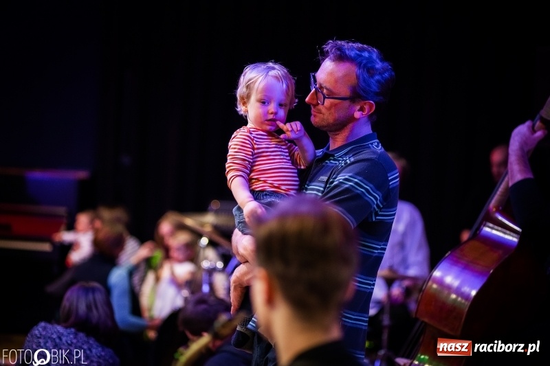 Zdjęcie w galerii na portalu naszraciborz.pl: Tańce świata, czyli Maluchy w Krainie Dźwięku w Raciborskim Centrum Kultury wiadomości z regionu