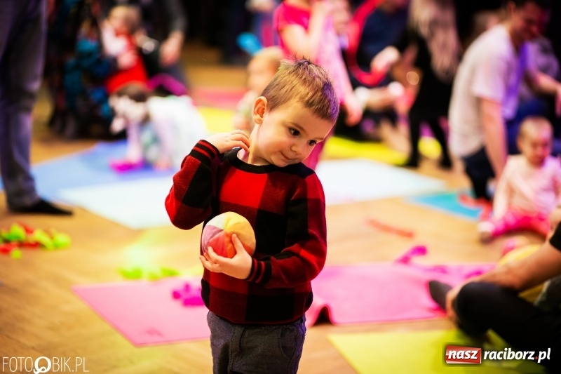 Zdjęcie w galerii na portalu naszraciborz.pl: Tańce świata, czyli Maluchy w Krainie Dźwięku w Raciborskim Centrum Kultury wiadomości z regionu