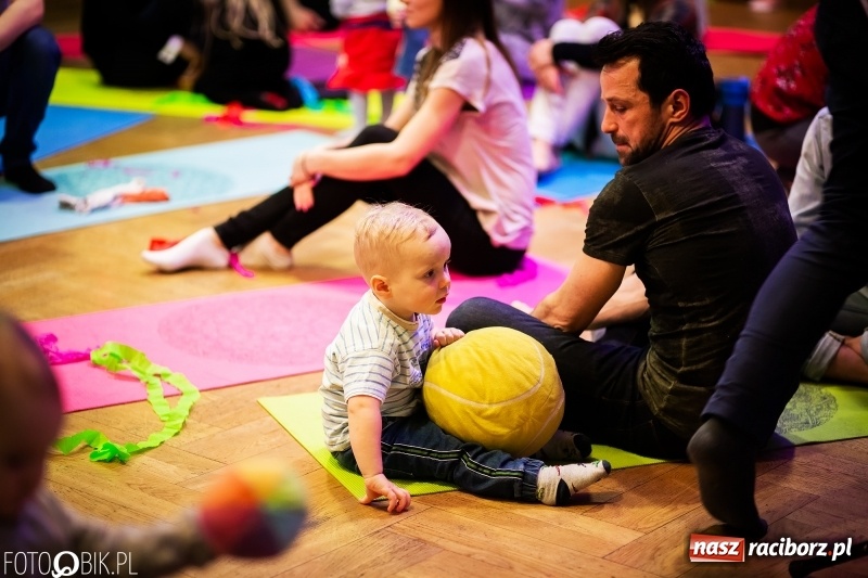 Zdjęcie w galerii na portalu naszraciborz.pl: Tańce świata, czyli Maluchy w Krainie Dźwięku w Raciborskim Centrum Kultury wiadomości z regionu