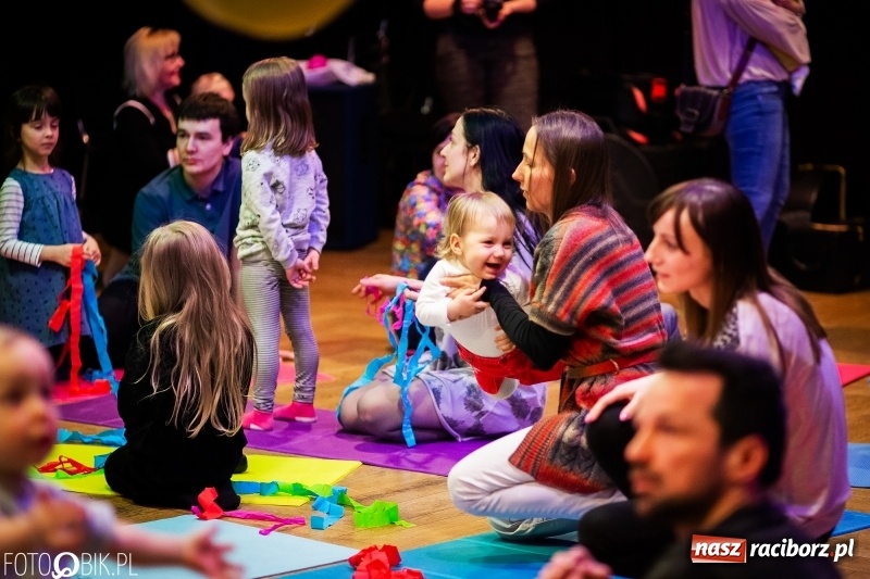 Zdjęcie w galerii na portalu naszraciborz.pl: Tańce świata, czyli Maluchy w Krainie Dźwięku w Raciborskim Centrum Kultury wiadomości z regionu